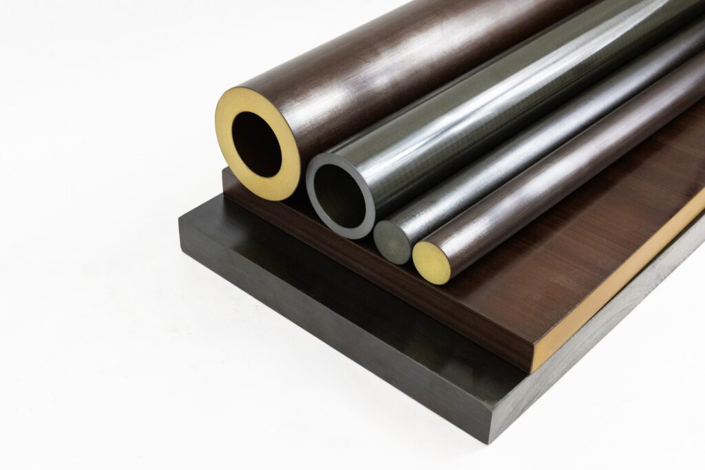 Seamless Tube de Torlon junto a barras y placas de Torlon